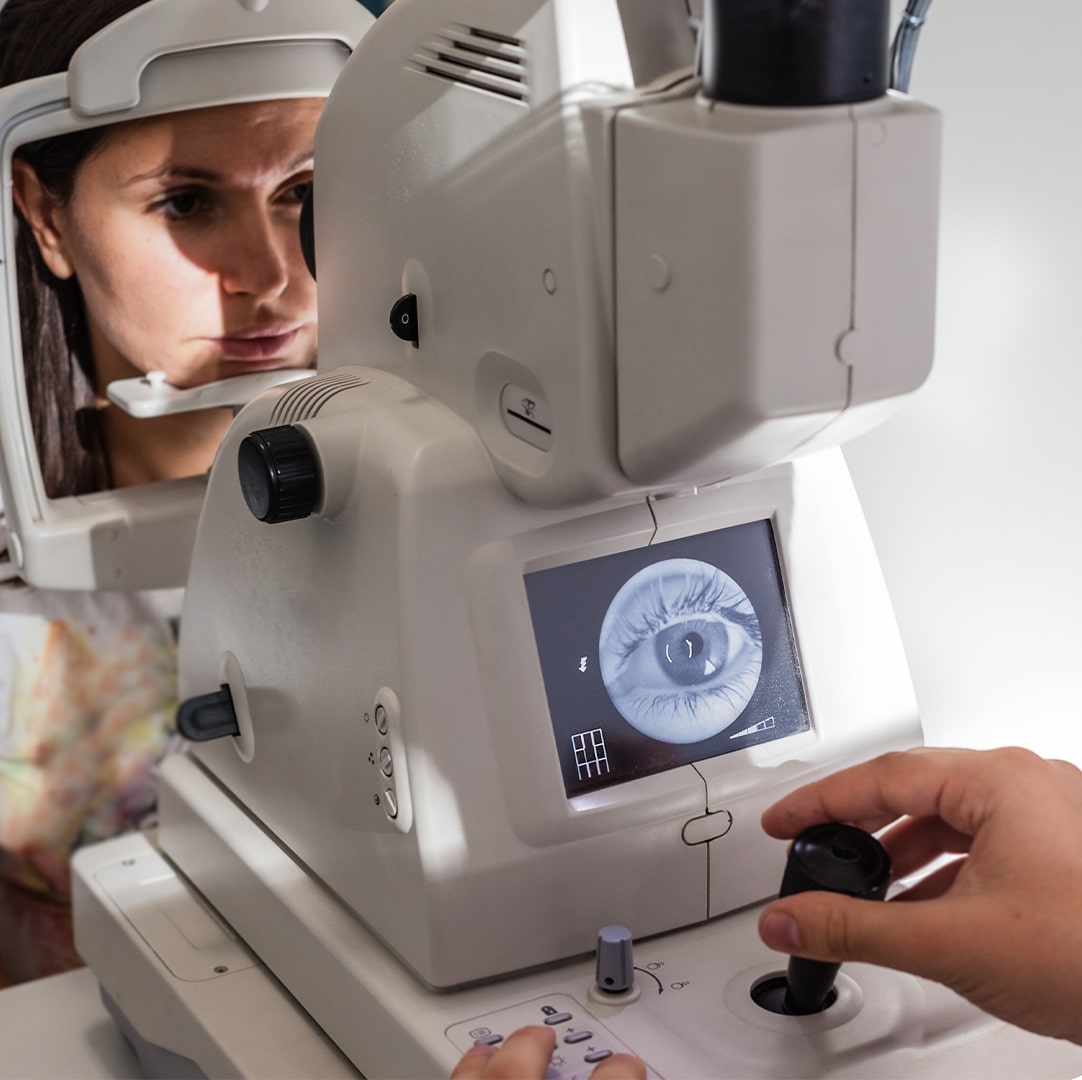 Woman at the optometrist in Chattanooga, TN