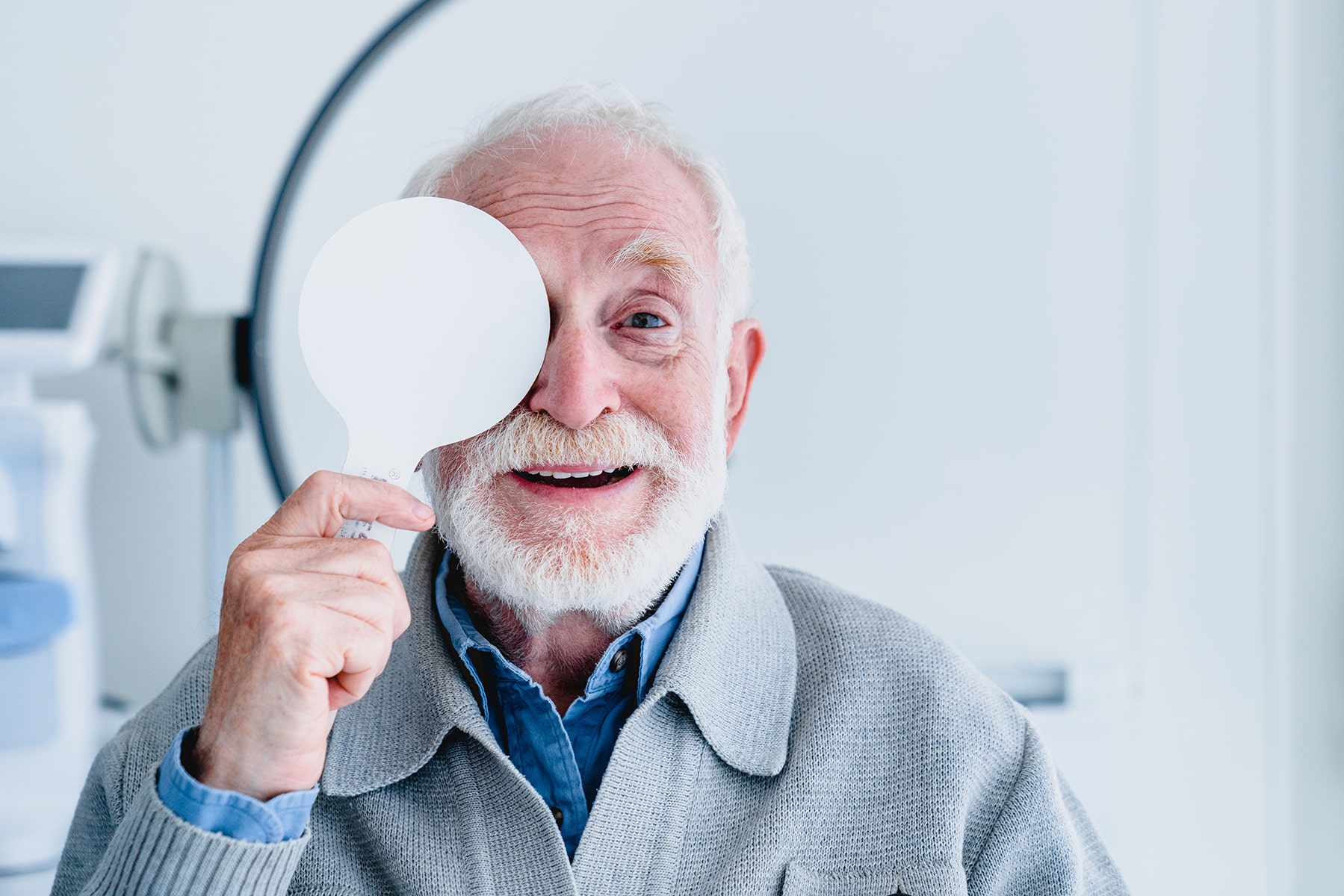 Man getting a optometry eye exam in Chattanooga, TN